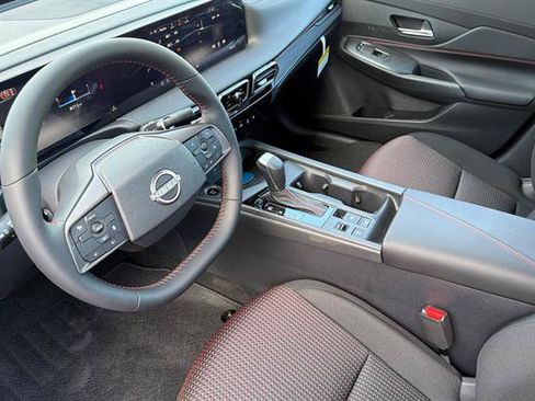 New 2027 Nissan Sentra SR w/ Floor Mat Package FWD image 10