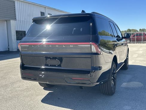 New 2026 Lincoln Navigator Reserve w/ Jet Appearance Package AWD/4WD image 6