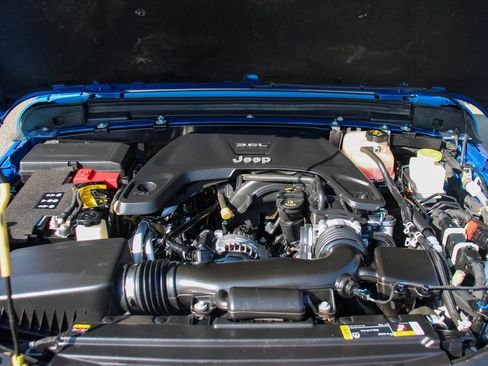 Used 2021 Jeep Gladiator Overland w/ Popular Equipment Package image 11