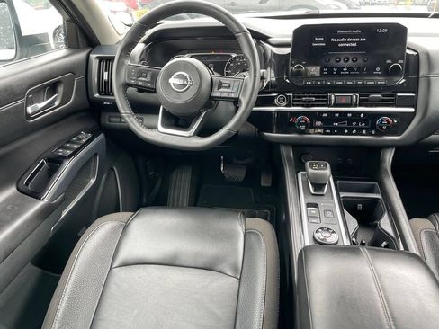 Certified 2024 Nissan Pathfinder SL w/ SL Premium Package AWD/4WD image 11