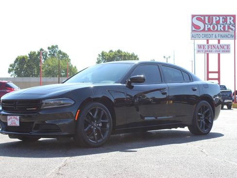 Used 2022 Dodge Charger SXT w/ Blacktop Package image 7