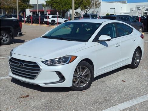 Used 2017 Hyundai Elantra SE image 1