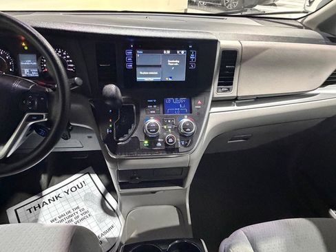 Used 2015 Toyota Sienna LE image 26