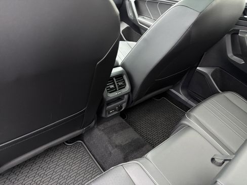 Used 2023 Volkswagen Tiguan SE R-Line image 53