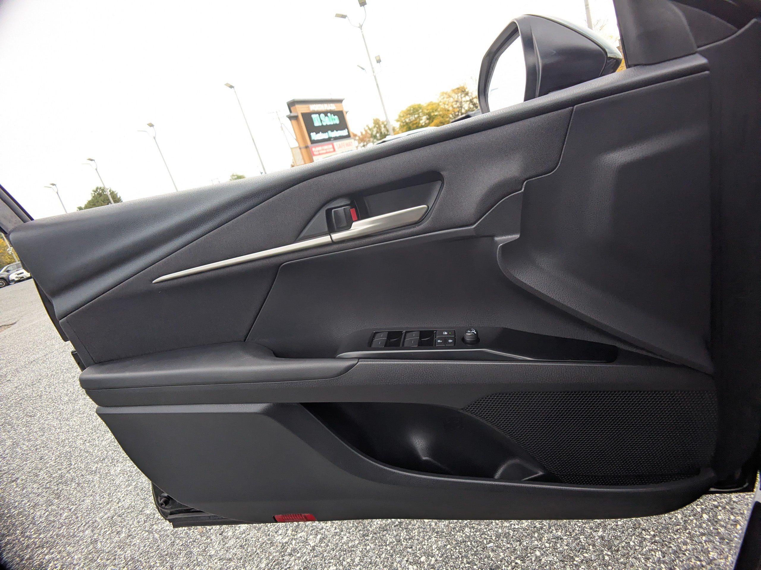 Used 2025 Toyota Camry LE FWD image 22