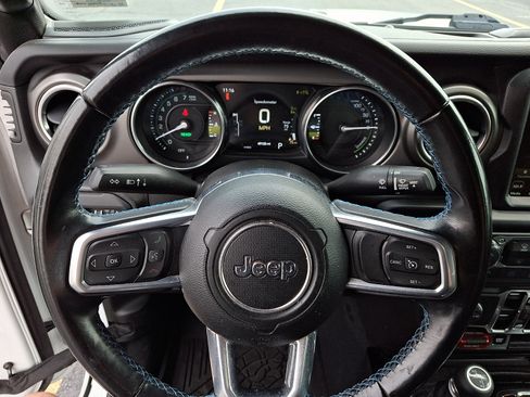 Used 2022 Jeep Wrangler Unlimited Rubicon 4xe AWD/4WD image 19