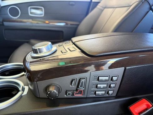 Used 2008 BMW 750i RWD image 10