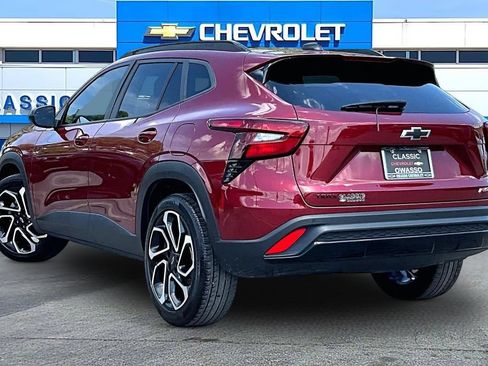 Used 2025 Chevrolet Trax RS w/ Driver Confidence Package FWD image 3