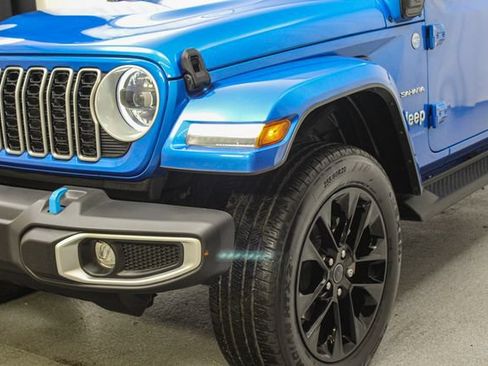 Used 2024 Jeep Wrangler Unlimited Sahara w/ Safety Group AWD/4WD image 5