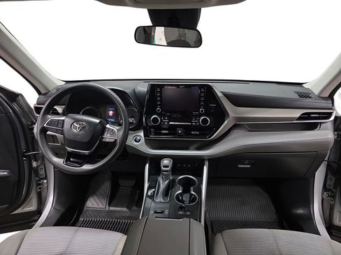 Used 2021 Toyota Highlander L image 9