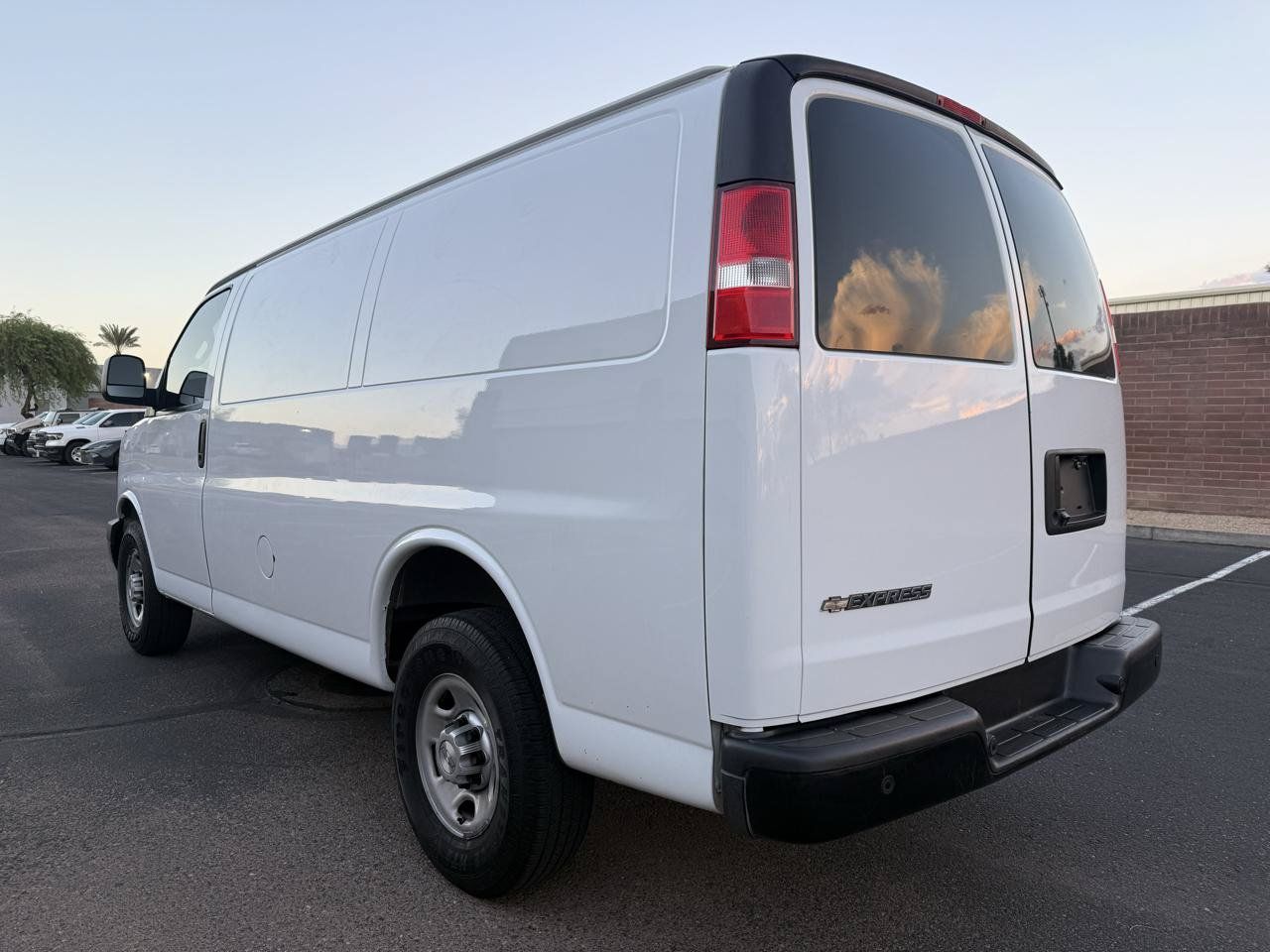 Used 2017 Chevrolet Express 2500 RWD image 5