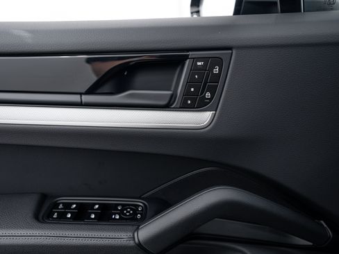 Certified 2026 Porsche Cayenne Coupe AWD/4WD image 20