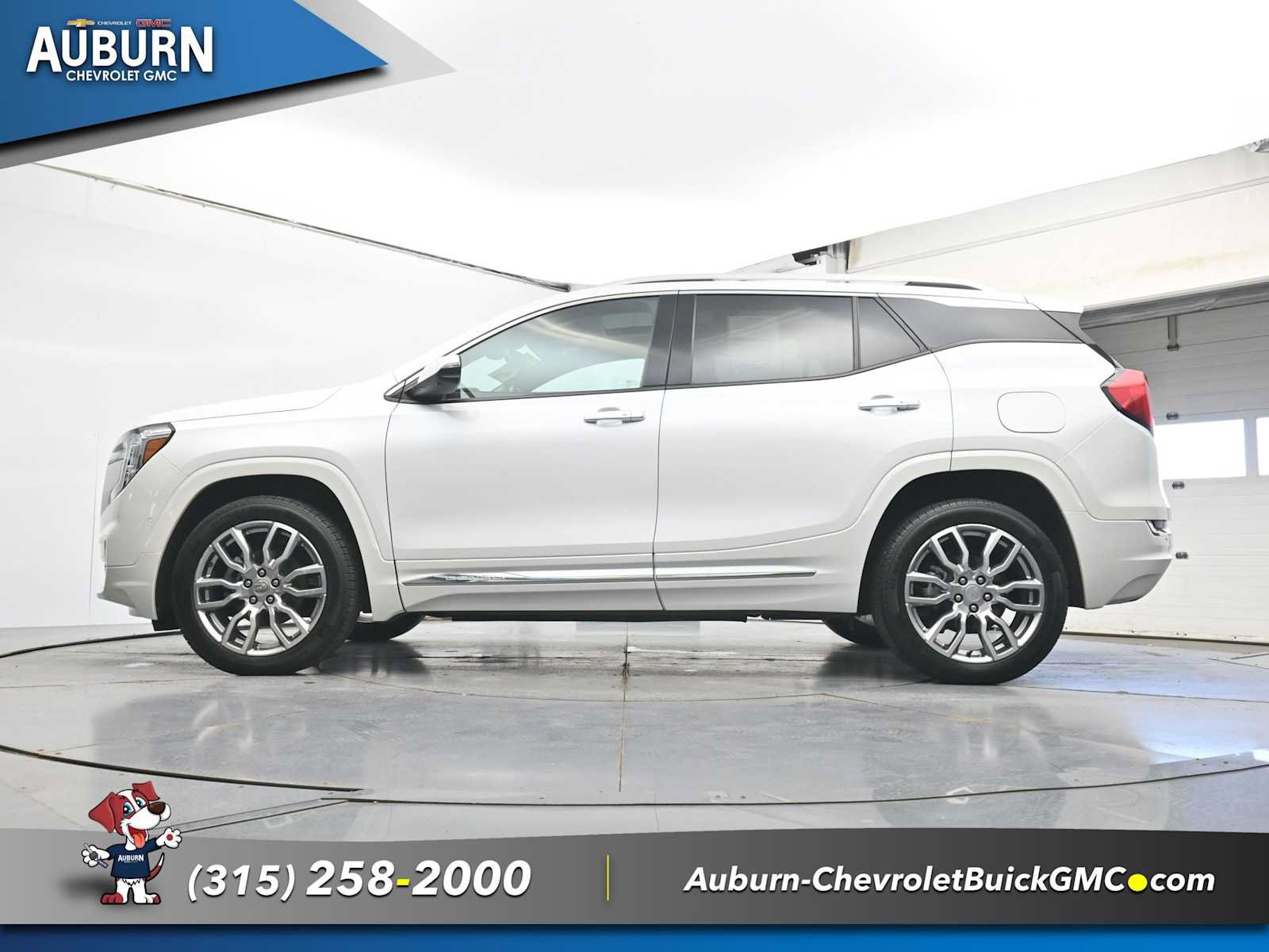 Used 2024 GMC Terrain Denali w/ Denali Premium Package AWD/4WD image 23