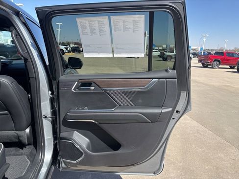 Used 2025 GMC Acadia Denali w/ Super Cruise Package image 34