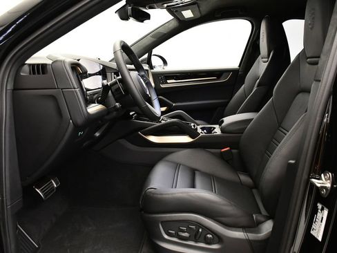New 2026 Porsche Cayenne Turbo GT AWD/4WD image 5