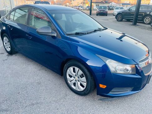 Used 2013 Chevrolet Cruze LS image 9