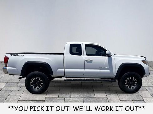 Used 2017 Toyota Tacoma TRD Off-Road w/ Tow Package AWD/4WD image 8