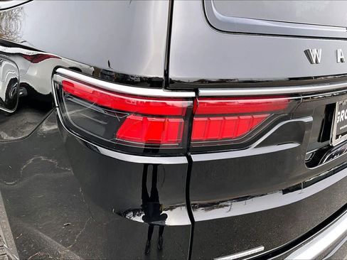 Used 2022 Jeep Wagoneer Series III w/ Premium Group I image 28