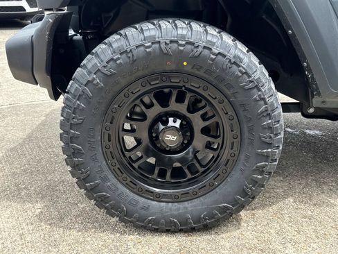 Used 2025 Jeep Wrangler Sport AWD/4WD image 4