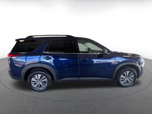 Used 2025 Nissan Pathfinder SV image 17