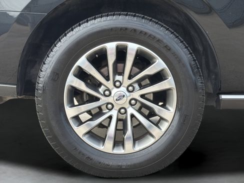 Used 2018 Ford Expedition Limited w/ Equipment Group 301A RWD image 10