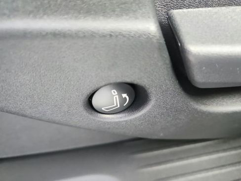 New 2026 Nissan Pathfinder SL FWD image 39