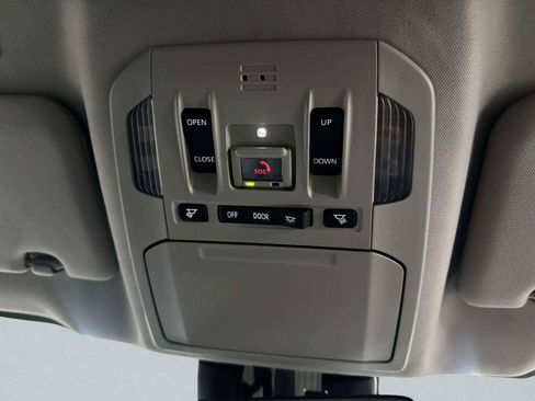 Used 2023 Toyota Highlander Limited FWD image 39
