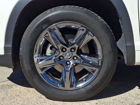 Used 2018 Toyota Highlander Limited Platinum image 5