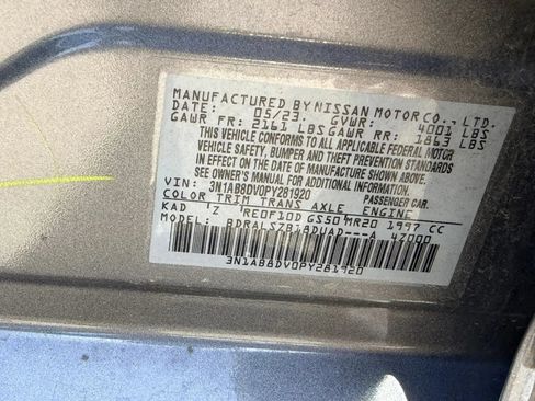 Used 2023 Nissan Sentra SR w/ SR Premium Package FWD image 3
