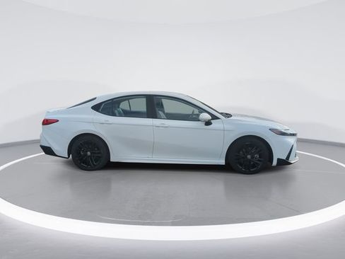Used 2025 Toyota Camry SE FWD image 9
