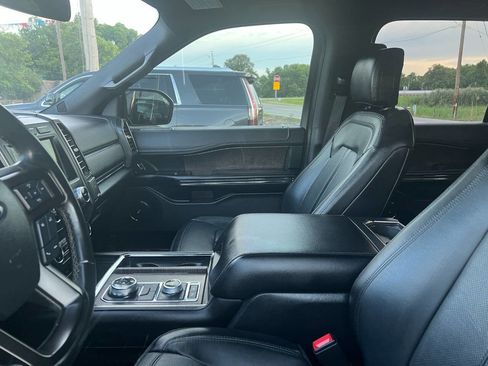 Used 2018 Ford Expedition Limited w/ Equipment Group 301A AWD/4WD image 11