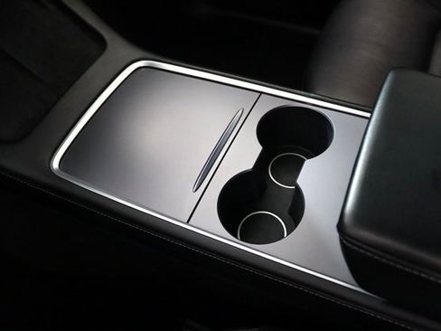 Used 2022 Tesla Model Y Long Range image 23