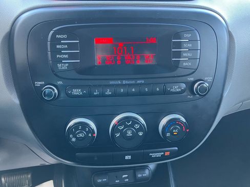 Used 2015 Kia Soul + image 18