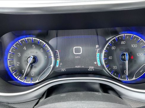 Used 2025 Chrysler Pacifica Limited FWD image 20