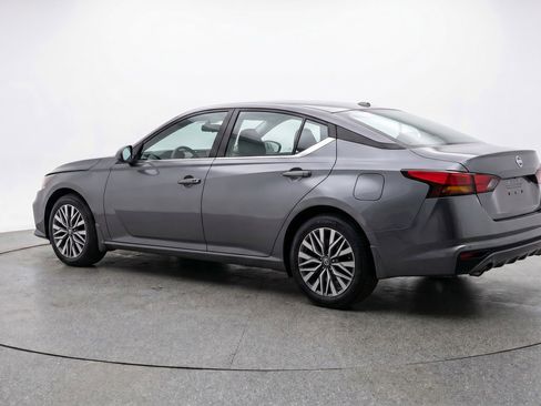 Used 2025 Nissan Altima 2.5 SV FWD image 6