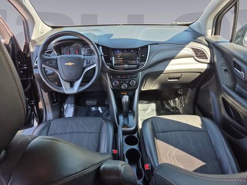 Used 2020 Chevrolet Trax LT w/ LT Convenience Package AWD/4WD image 12