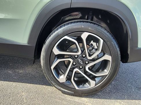 Certified 2024 Chevrolet Trax RS w/ Sunroof Package FWD image 33