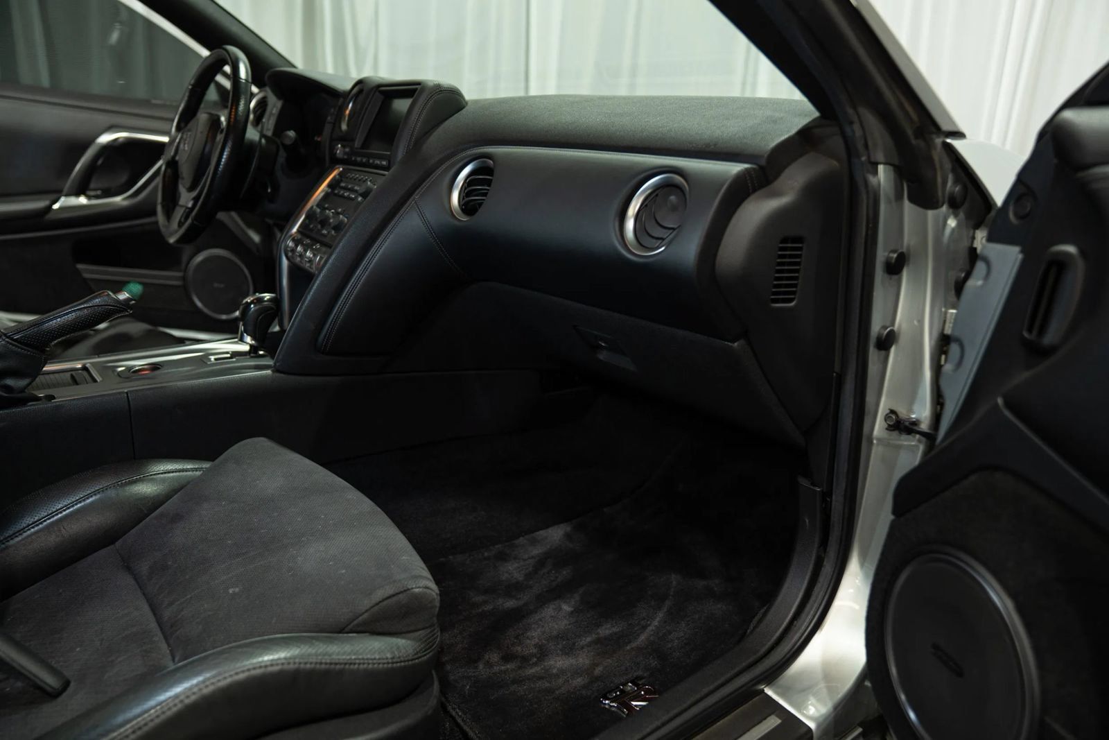 Used 2009 Nissan GT-R Premium AWD/4WD image 21