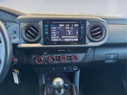 Used 2017 Toyota Tacoma TRD Off-Road w/ Tow Package AWD/4WD image 11