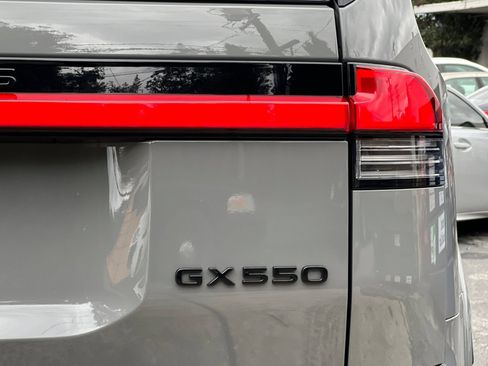 Used 2024 Lexus GX 550 image 13
