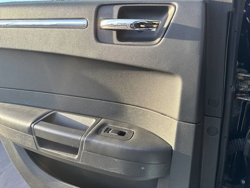 Used 2010 Chrysler 300 Touring image 25