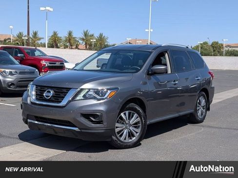 Used 2020 Nissan Pathfinder S FWD image 1