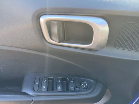 New 2025 Hyundai Venue SEL image 18