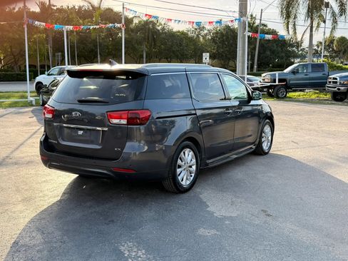 Used 2016 Kia Sedona EX FWD image 7