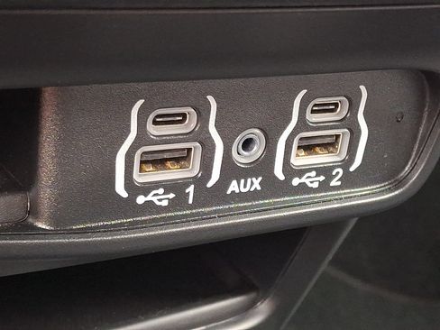 Used 2025 Chrysler Pacifica Select FWD image 25