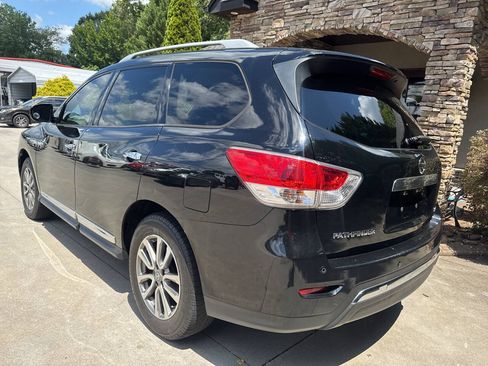 Used 2013 Nissan Pathfinder SL FWD image 3