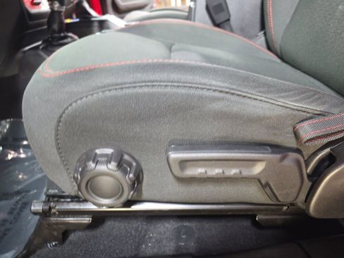 Used 2019 Jeep Wrangler Unlimited Rubicon image 27