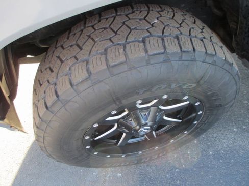 Used 2020 Toyota Tacoma TRD Sport image 12