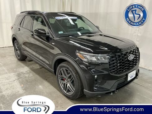 New 2026 Ford Explorer ST-Line w/ ST-Line Street Pack AWD/4WD image 1
