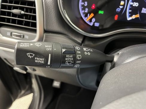 Used 2020 Jeep Grand Cherokee Limited image 23